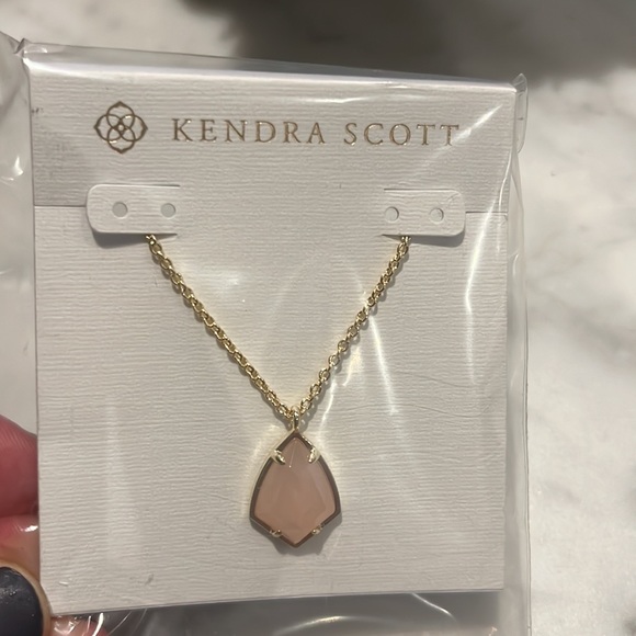 New Kendra Scott Cory Pendant Necklace Rose Quartz - Picture 2 of 2